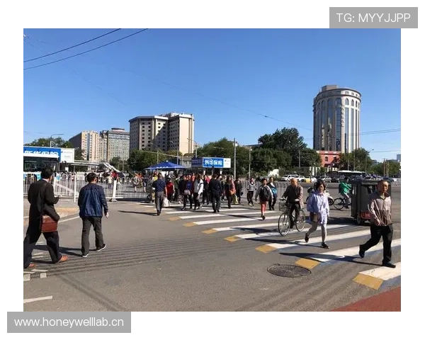 仲满家的冰箱里塞满了能量胶，连饮料都按训练表排班