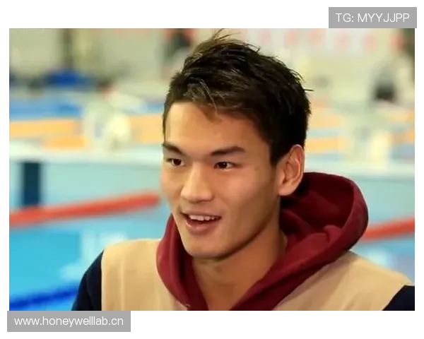 徐嘉余训练完直接去奢侈品店刷卡，柜姐以为他走错片场了