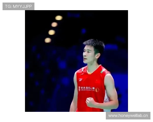 李诗沣每天凌晨健身，眼皮都快撑不住了吧？