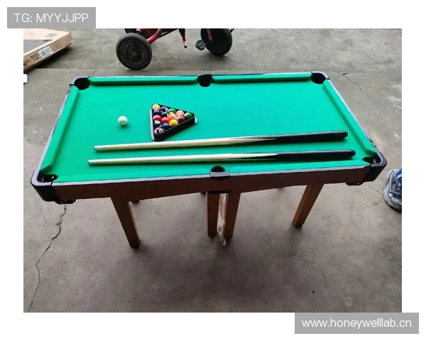 许昕家里那个茶几台球桌，让我怀疑他练球练着练着直接开客厅俱乐部了