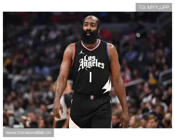 哈登训练完顺手买了辆法拉利，油钱比我房租还贵