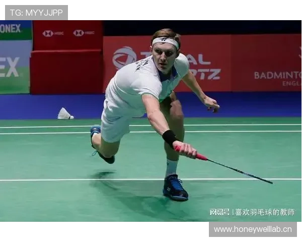 安赛龙训练室里湿透的衣服，比他手里的奖杯还耀眼！