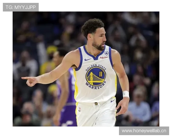 克莱·汤普森三分球无球跑位提升球队进攻空间明显